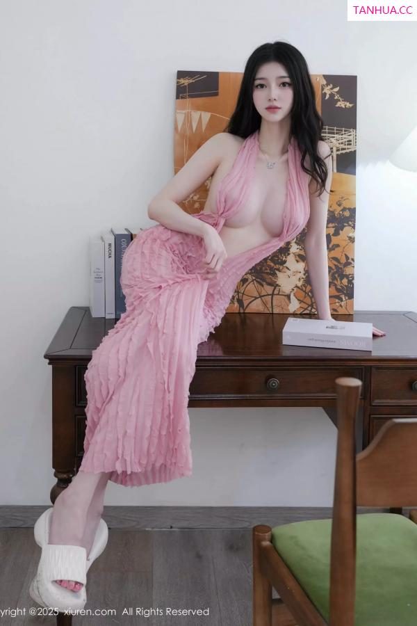   [XiuRen]高清写真图 2025.05.22 No.10309 白小蝶 粉色连衣裙第14张图片